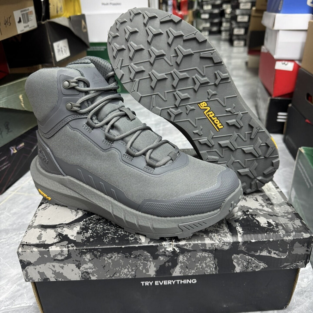 Reinforced toe cap detail on the men's mesh hiking boot