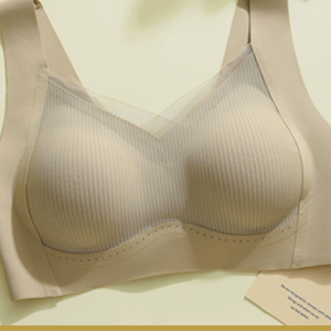 Snow white seamless wireless bra molded full cup and V mesh panel detail