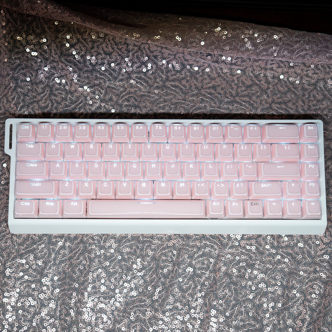 Cute mechanical keyboard packed with its Type C charging cable