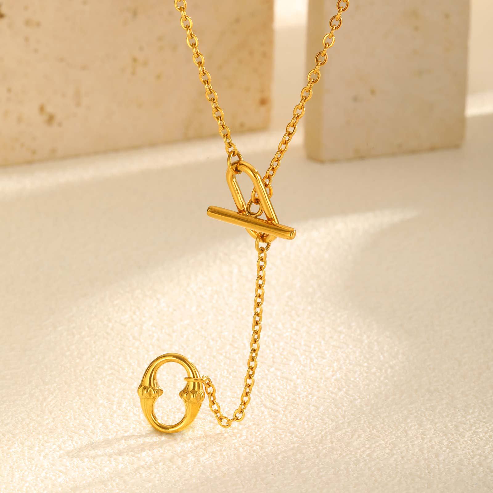 Close up of the gold tone T-bar toggle clasp and oval ring on the necklace