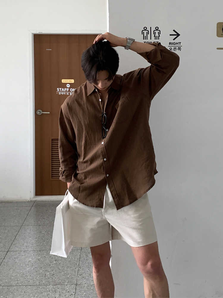 Men's shorts styled with a tee and sneakers for a relaxed weekend look
