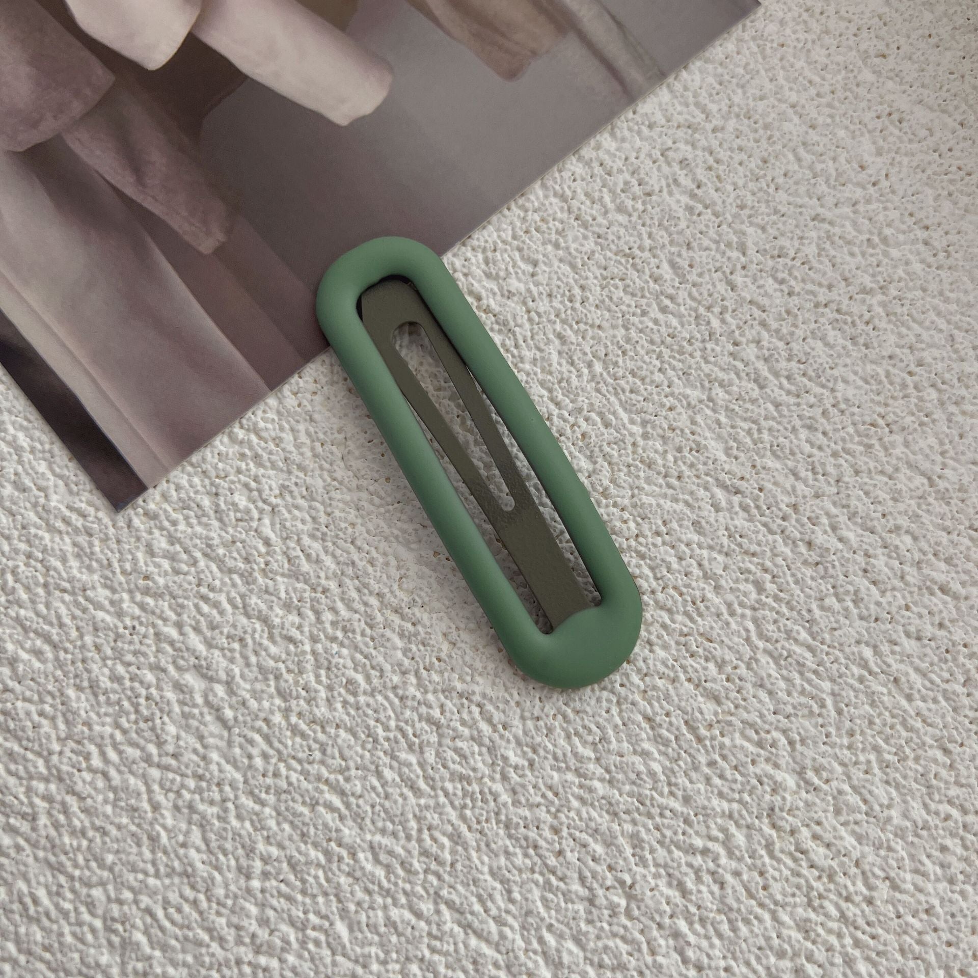 Rounded matte snap hair clip