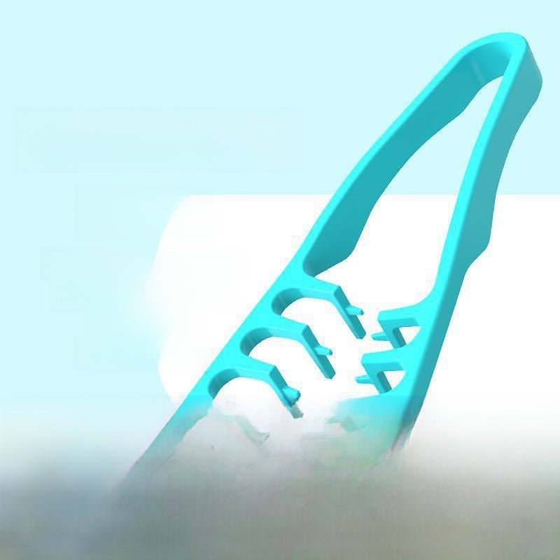 Hooked tooth styling comb that blends a hair parting into the surrounding hair