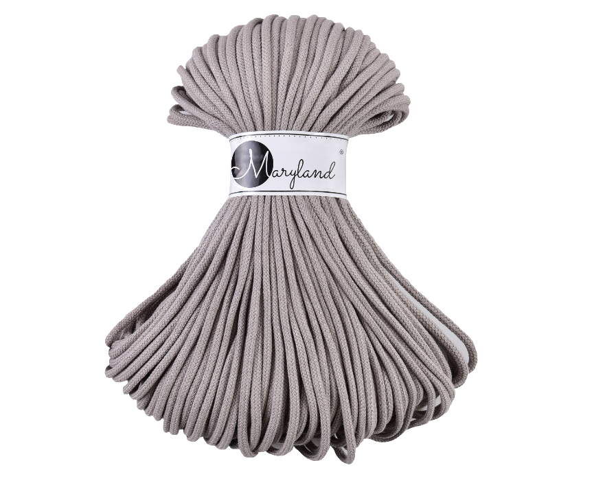 5mm cotton yarn skein weighing close to 650 g for chunky projects