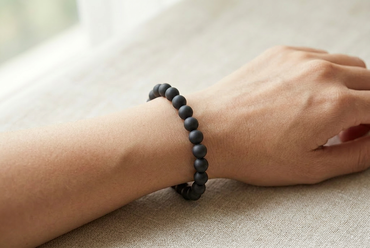 five-way-fortune-god-cinnabar-bracelet-with-beads before problem editorial