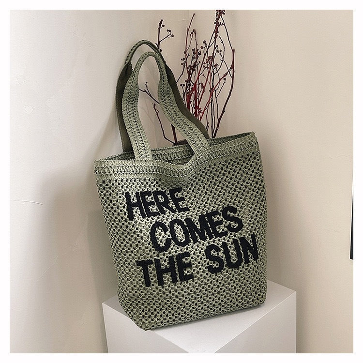 Embroidered Woven Shoulder Bag | detail close on finish
