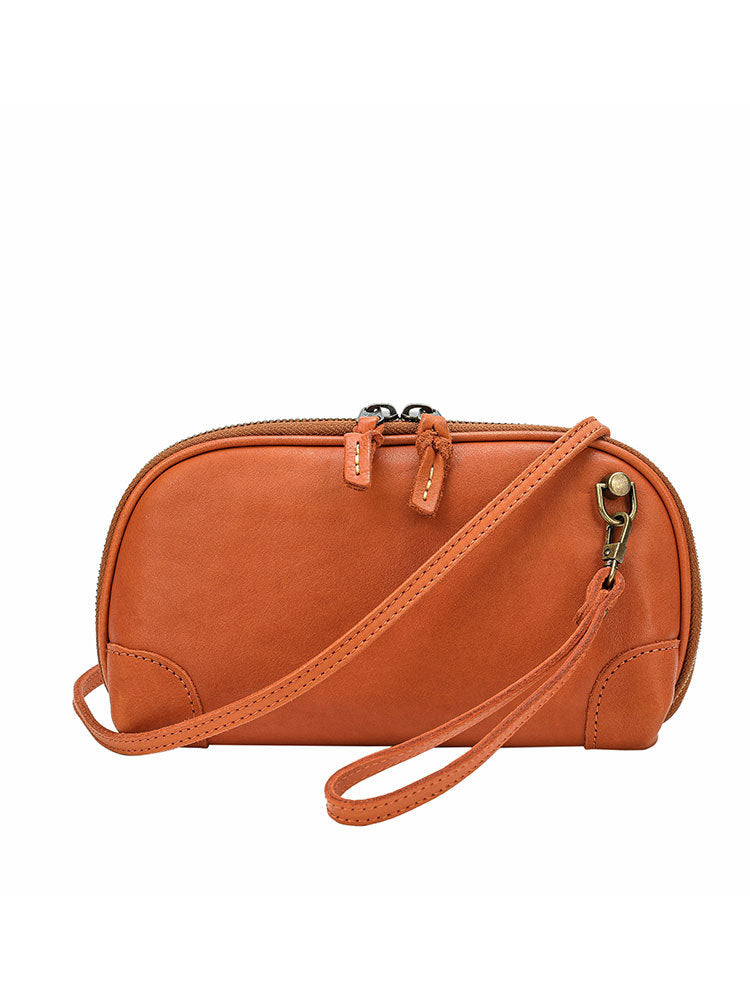 Retro Leather Women's Shoulder Bag | lifestyle in use scene