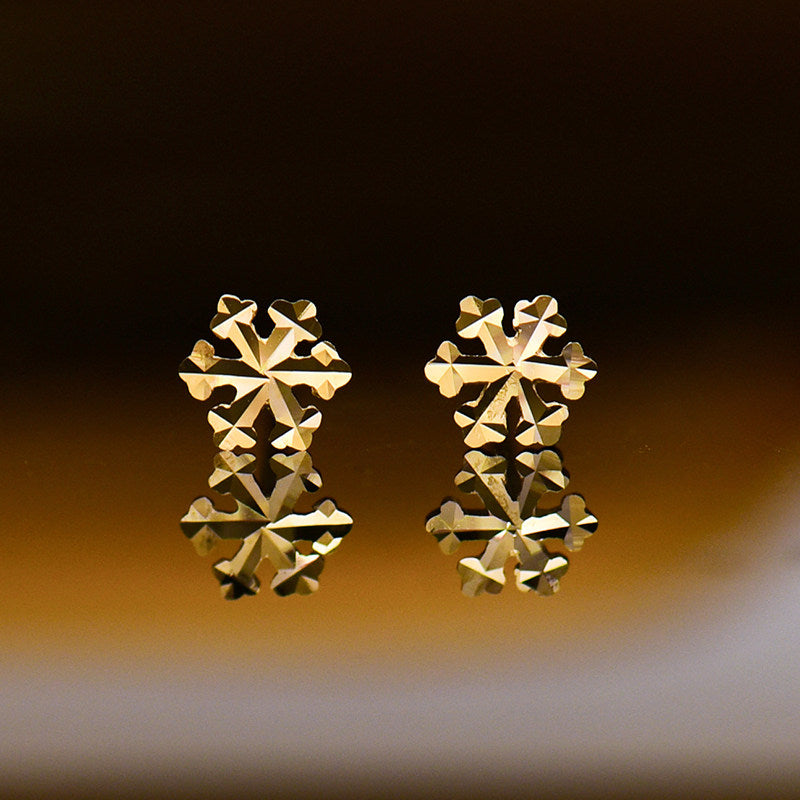 Macro close up of the snowflake outline, floral center, and tiny zircon accents