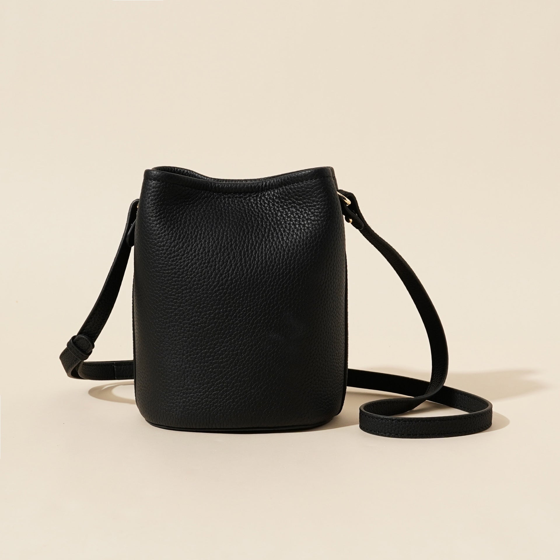 Close up of the cowhide grain and stitching on the leather bucket bag