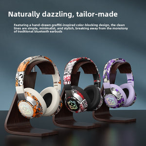 Wireless gaming headset shown with Bluetooth 5.4 and battery feature callouts