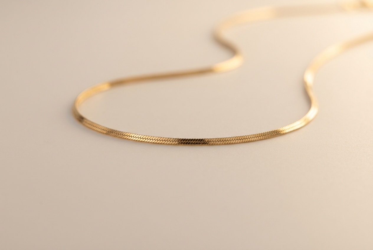 square-snake-bone-chain-necklace functional close up