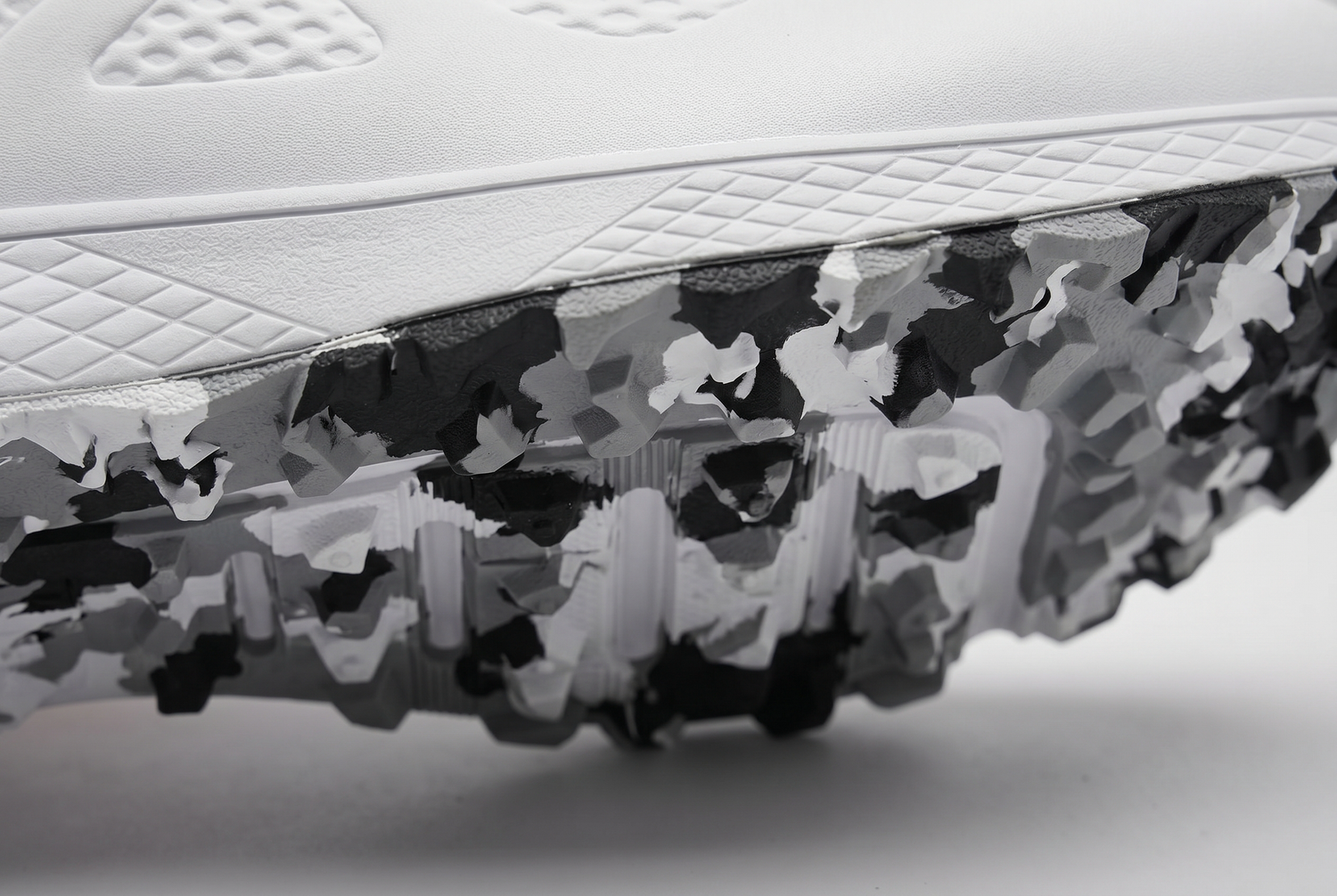 golf-shoes-breathable-fixed-nail-sports-footwear functional close up