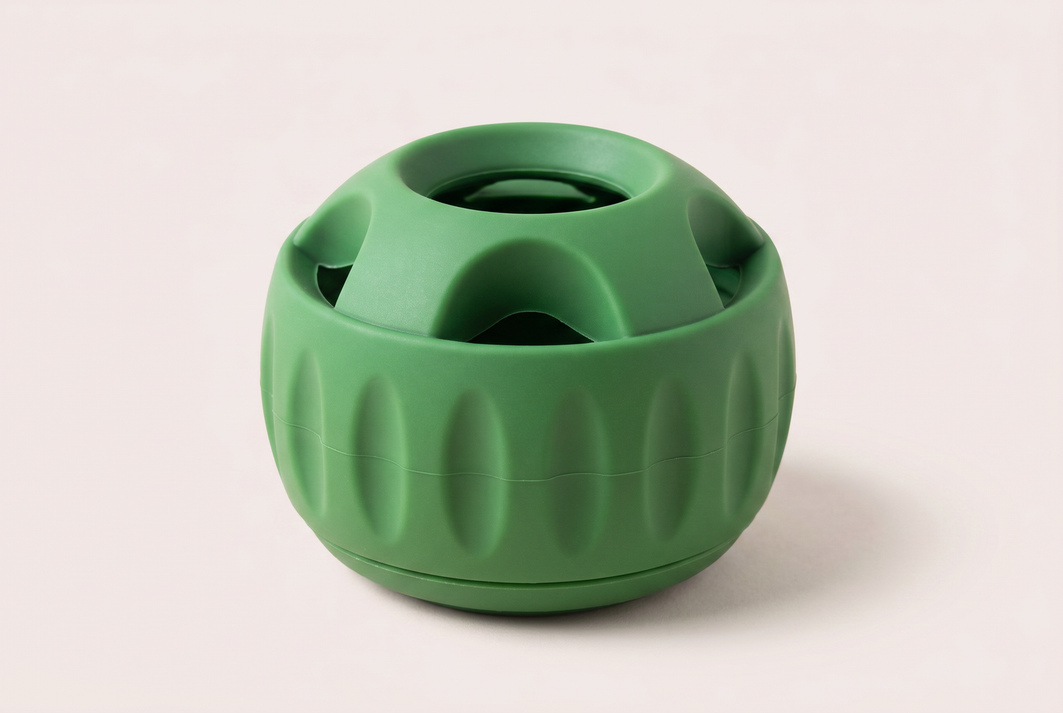 pet-feeding-toy functional close up