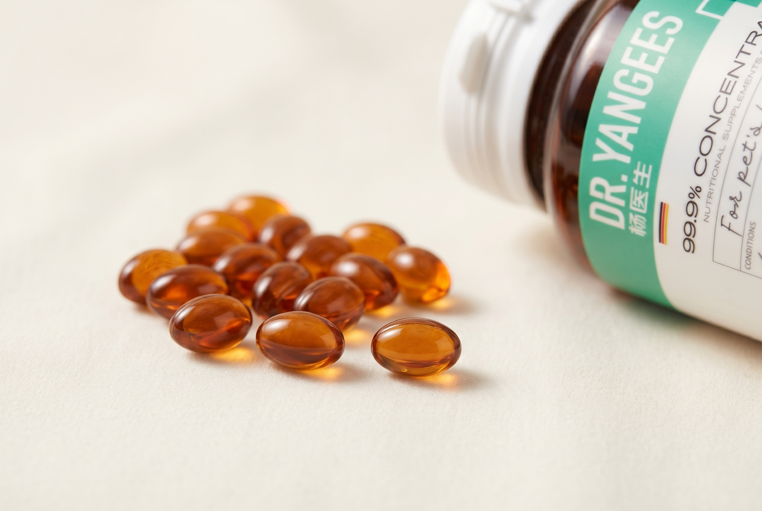 krill-deep-sea-fish-oil-capsules-for-cats-and-dogs-pet-supplement-moko functional close up