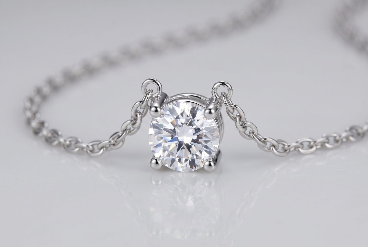 necklace-jewelry-accessories-minimal-style functional close up