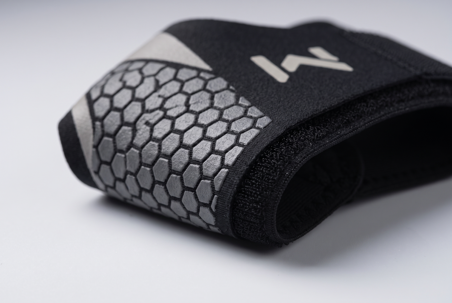 breathable-sports-ankle-brace functional close up