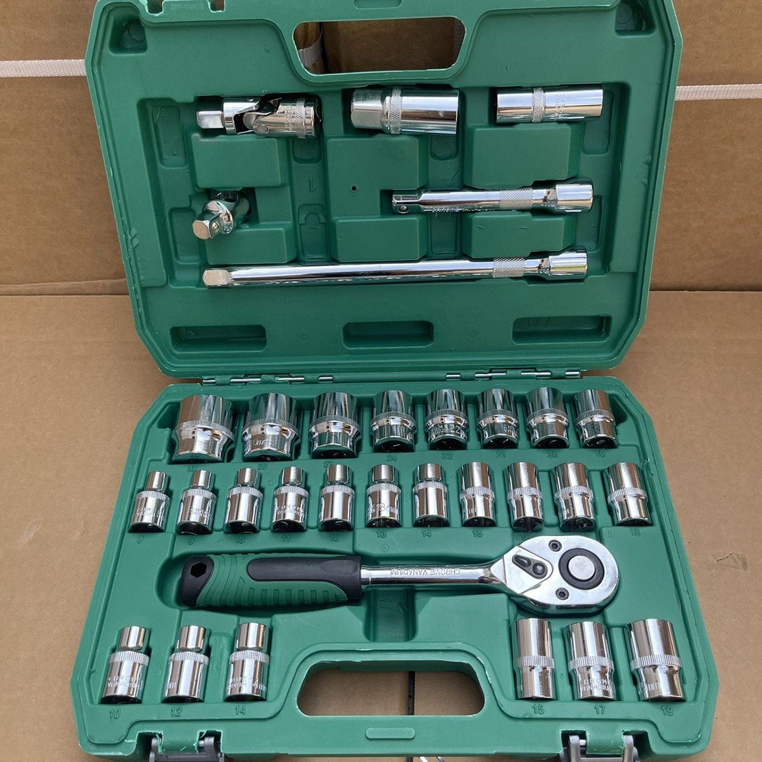 Professional 150-Piece Socket Wrench Set | feature highlight close