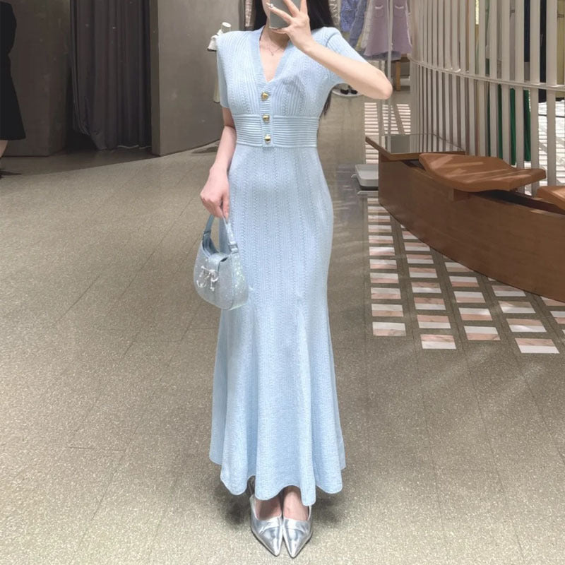 Elegant V-neck knitted dress worn with flat shoes for a daytime look