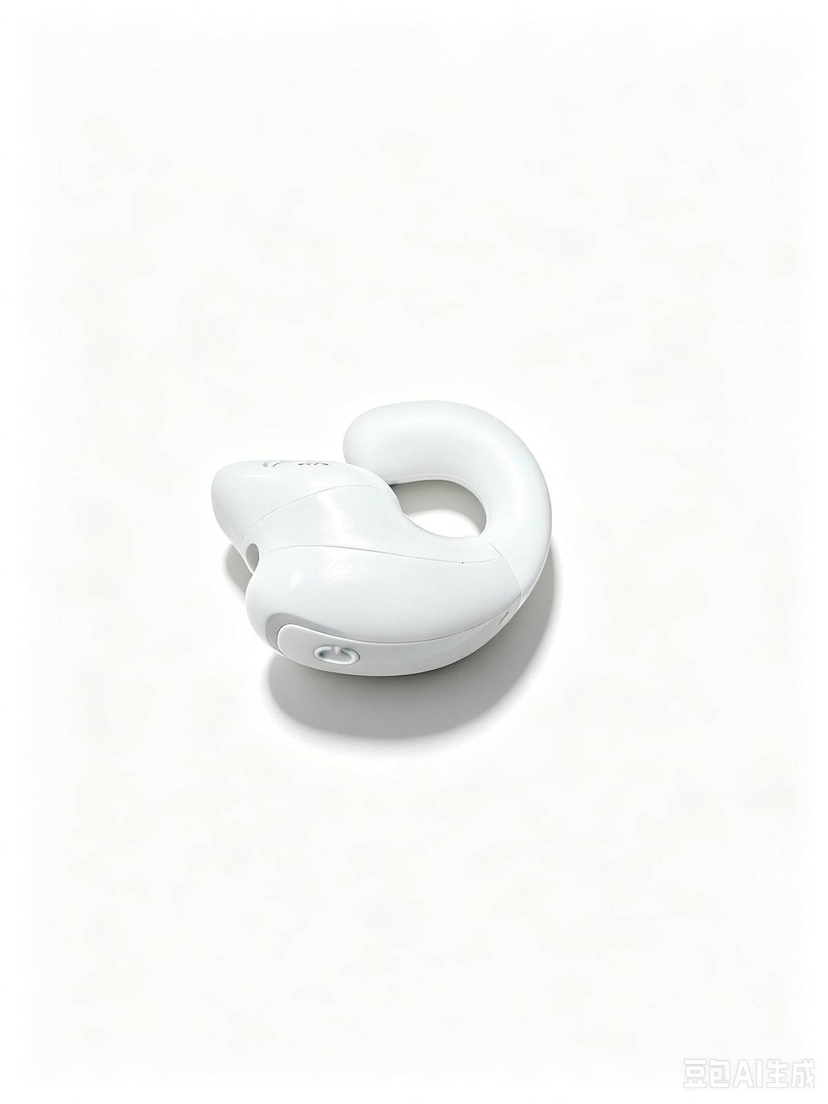 White option, Bag: white clip-on earphone with a round button on a white background