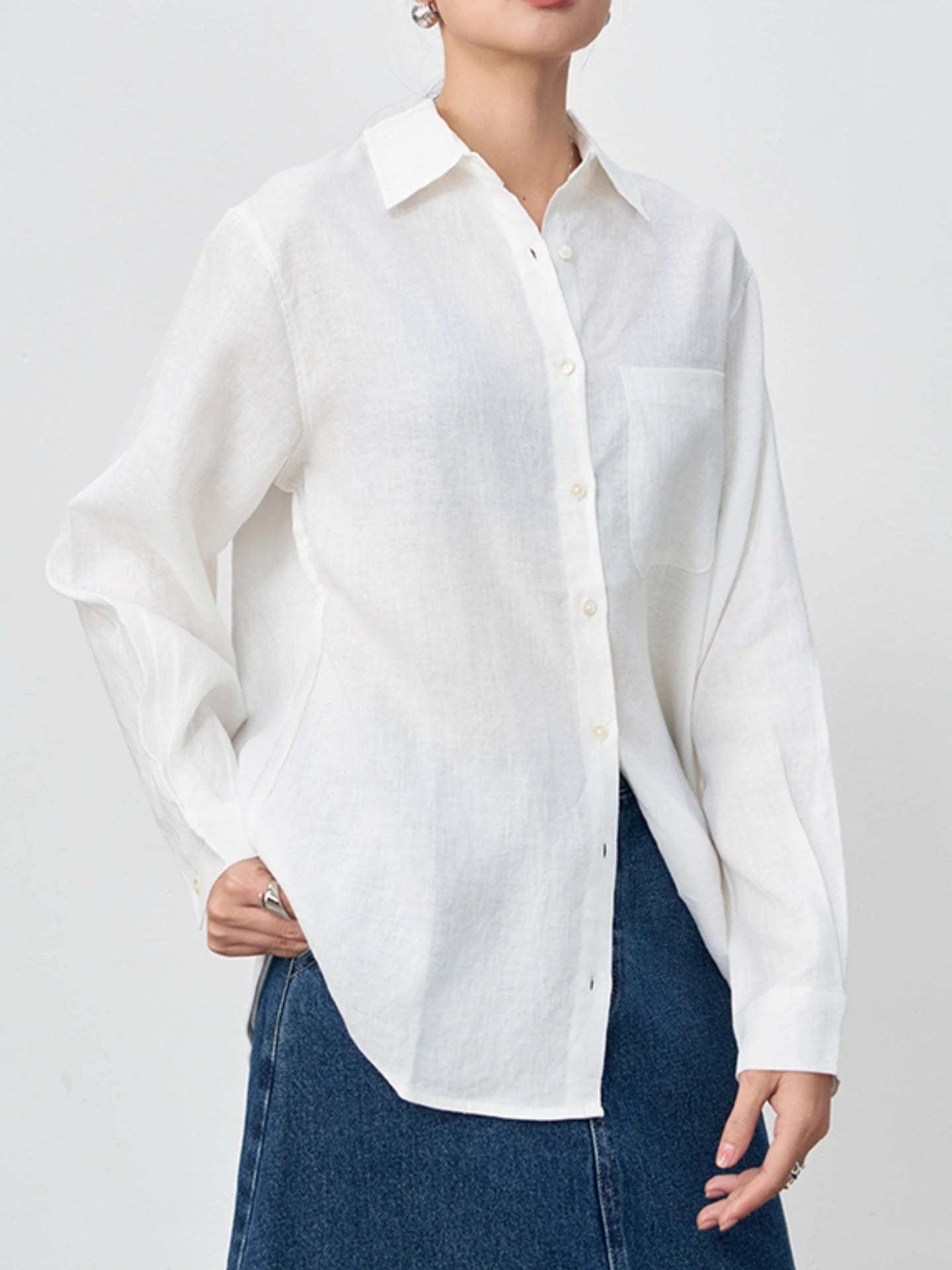 Long sleeve linen shirt in a loose cut with a soft open lapel collar