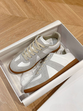 Flache Schnürsneaker aus Leder