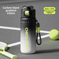 Carbon black gradient insulated 630ml spray water bottle with green latch on a tennis court