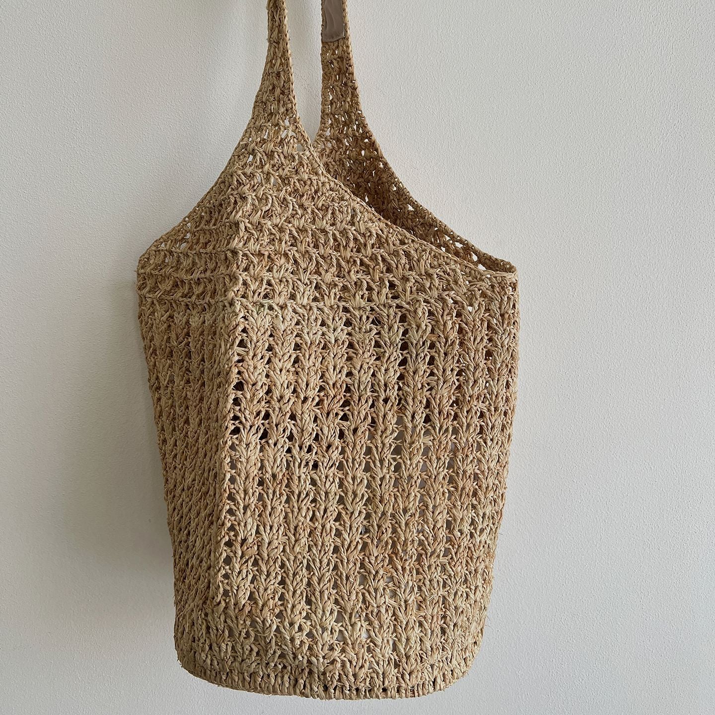 Raffia Hand-Woven Tote Bag | lifestyle in use scene