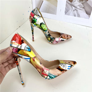 Graffiti magazine collage stiletto pump, pointed toe, glossy patent look PU, three quarter angle