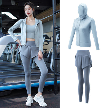 Side angle of the activewear set on the model at the gym