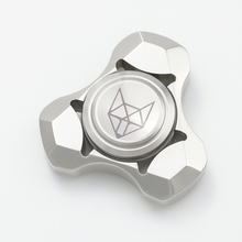 Nuevo spinner antiestrés de metal de acero inoxidable Fox para adultos, ideal para la oficina y para personas con autismo. 