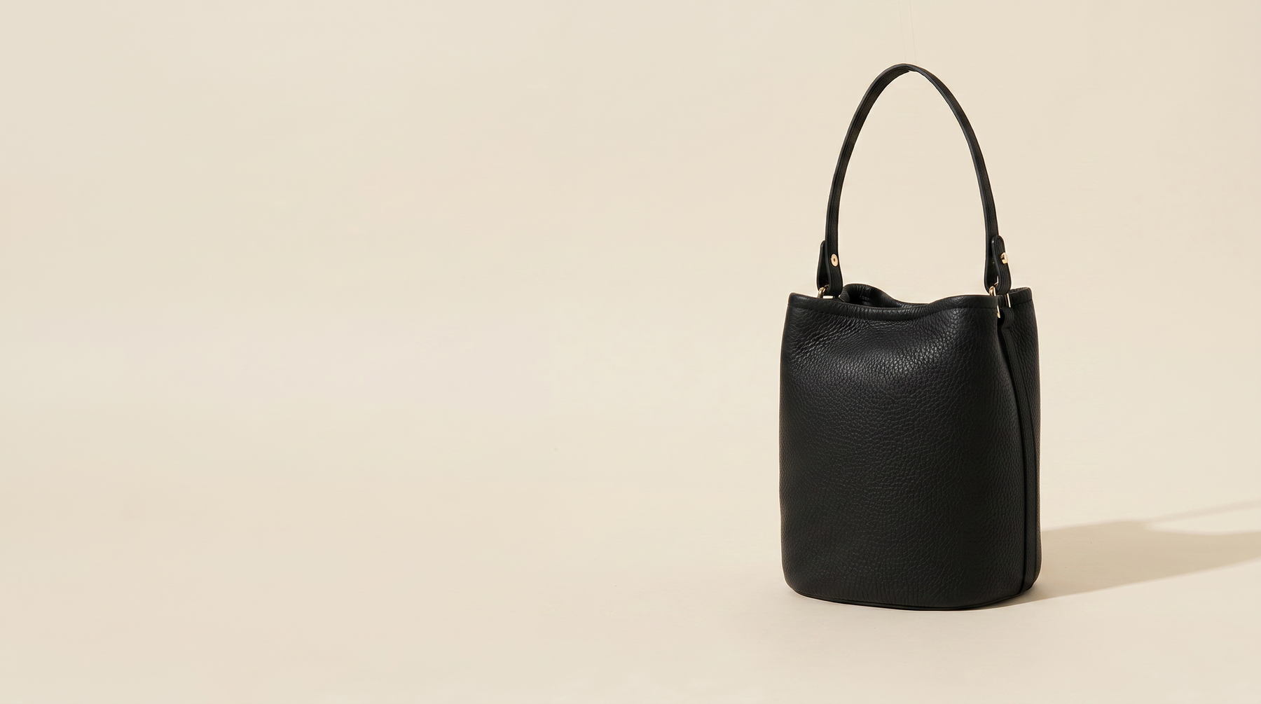Introducing Genuine Cowhide Bucket Bag In Dark Gray Or Black:
