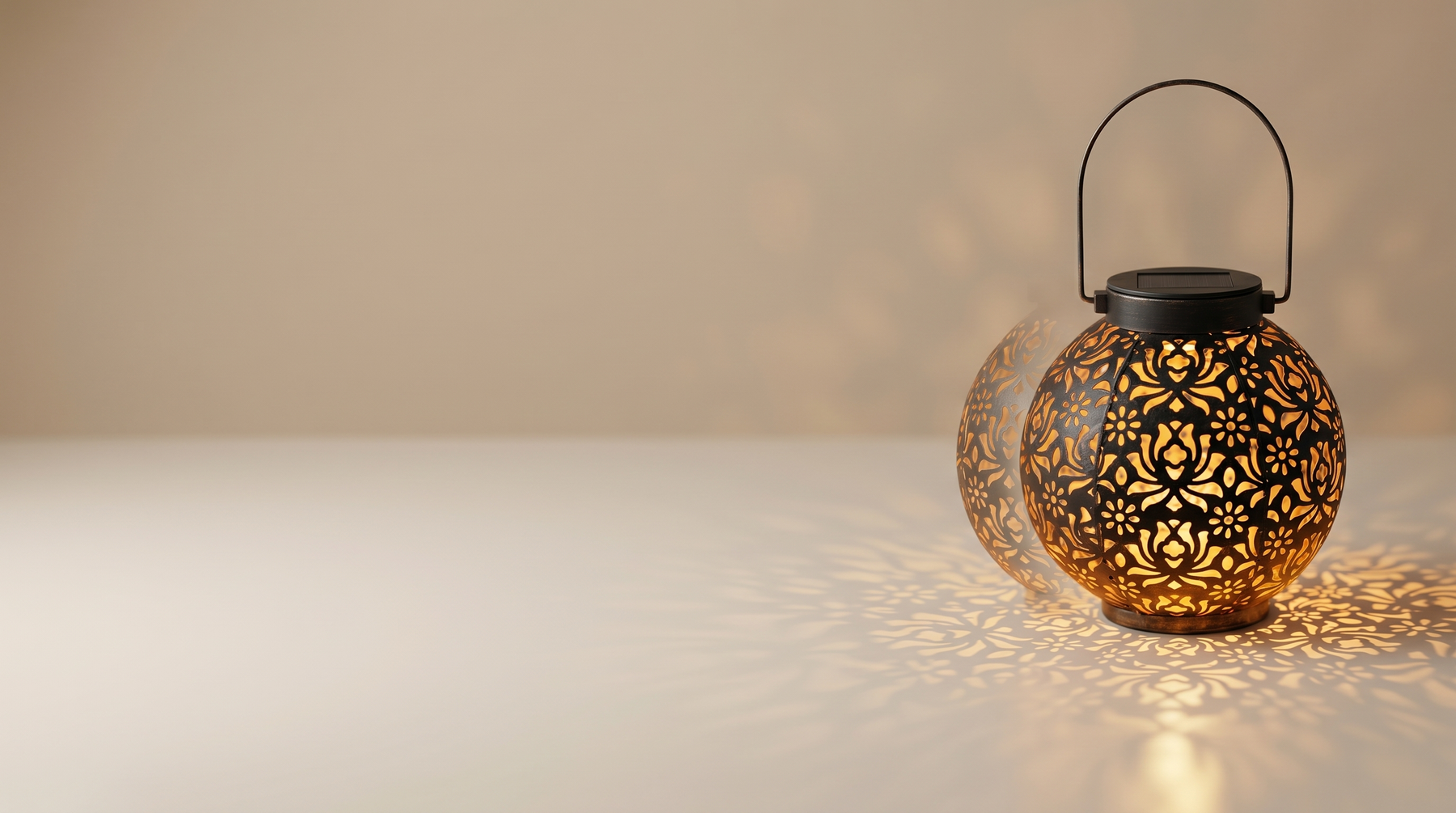 Introducing Solar Garden Projection Lantern: