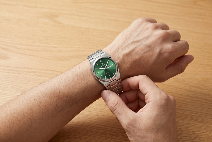 Fasten to your wrist