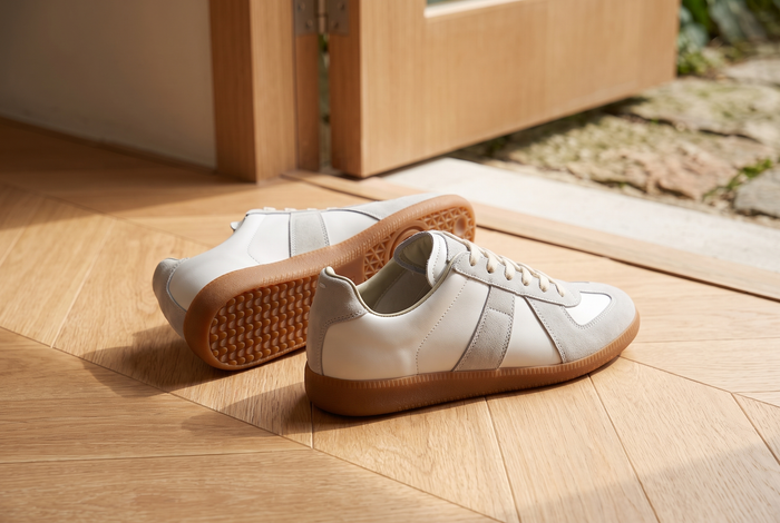 Walk on the flat gum sole